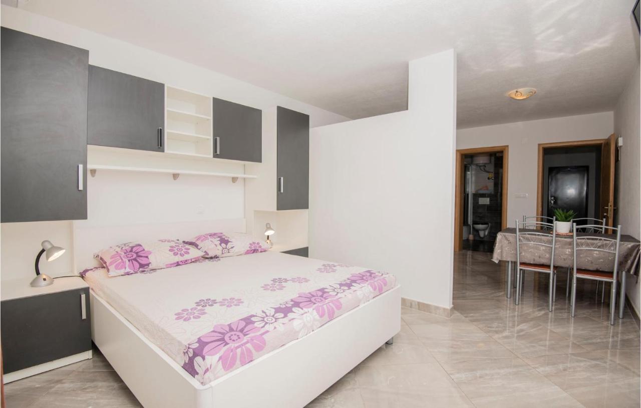 Beautiful Apartment In Krvavica With Kitchen Kültér fotó